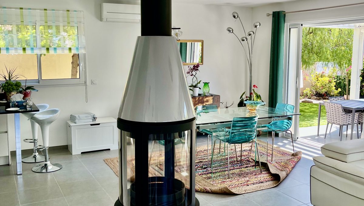 Installation d'une Cheminée Centrale | Cheminées Viano