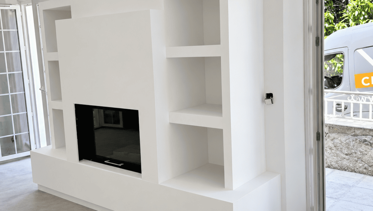 Installation d’une cheminée sur mesure avec niches à Vence Installation d’une cheminée sur mesure avec niches à Vence